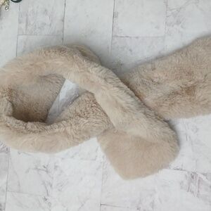 Faux Collet / Faux Fur Scarf Capelet Retro Style, Super Cute Cream Color